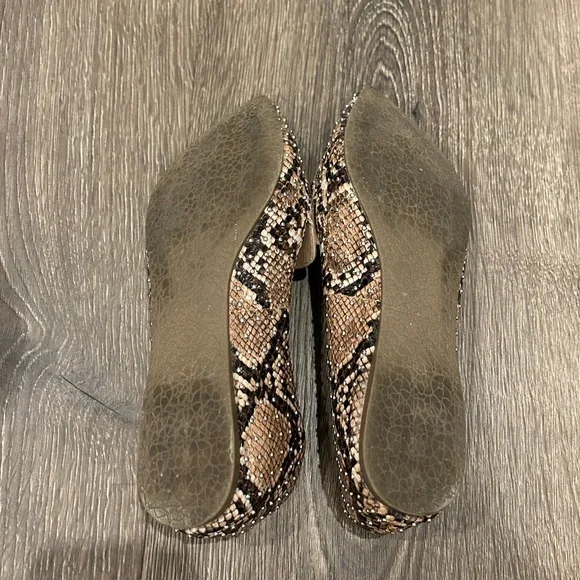 Steve Madden Studded Pointed Toe Loafer in Brown Snakeskin pattern size 7 - Picture 5 of 5